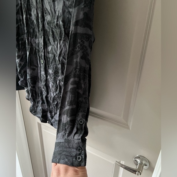 Torrid sark grey Relaxed Fit Brushed Rayon Button-Up Shirt plus size 1X - Picture 10 of 12